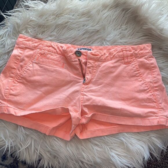 ✨ express coral twirl trouser shorts✨ - Picture 2 of 5